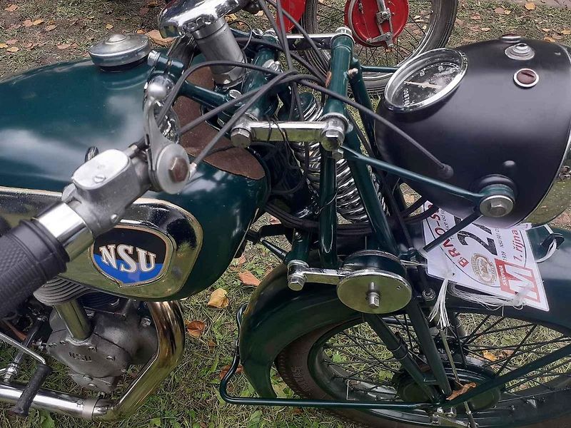 Milovníci historických automobilů i motocyklů si první říjnovou sobotu přišli na své při tradičním závodu Brno-Soběšice.