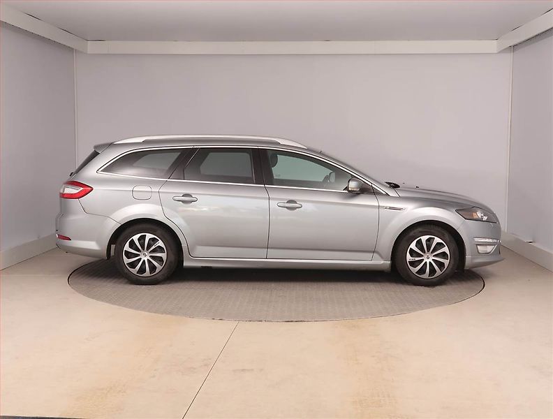 Ford Mondeo (2013) 2.0 TDCi, Navi, Xenony - fotka 6 z 14