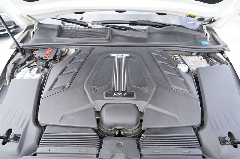 Bentley Bentayga 4.0i V8, Mulliner, ČR, DPH - fotka 10 z 51