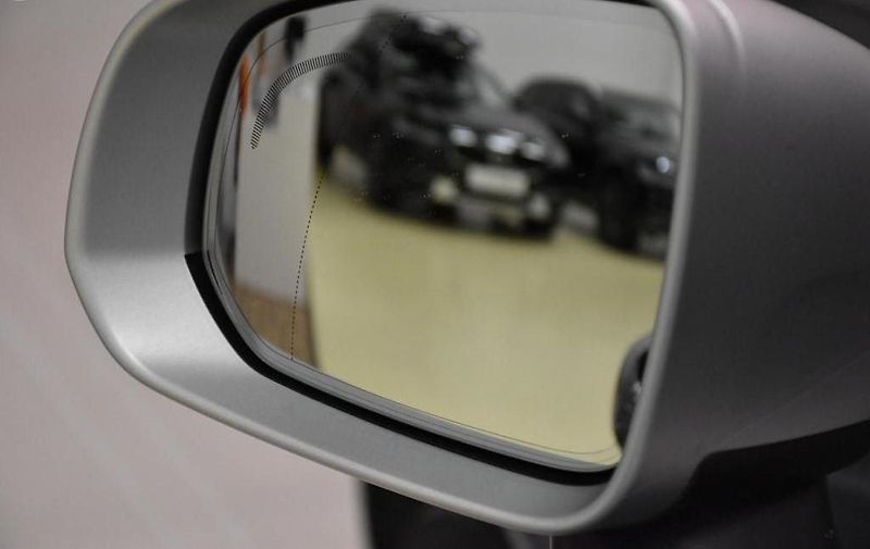 Volvo XC90 (2019) Volvo XC90 R-Design AWD | B&W  - fotka 9 z 31
