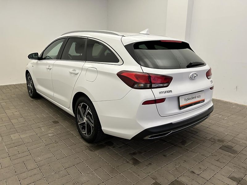 Hyundai i30 1.5 T-GDi Smart - fotka 25 z 27
