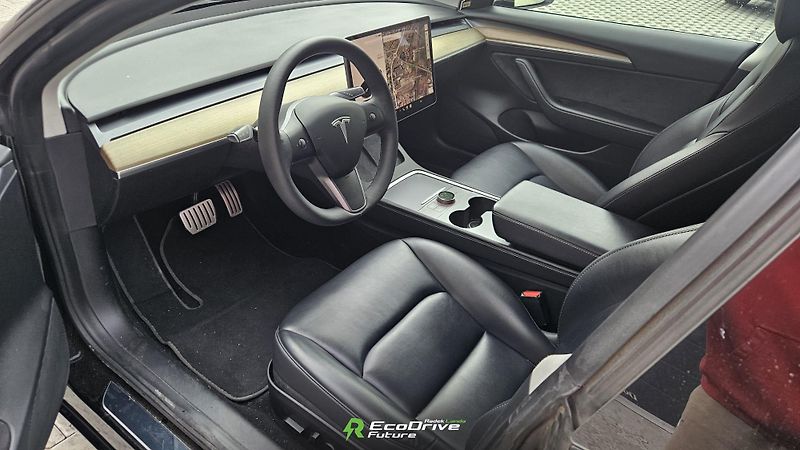 Tesla Model 3 (2021) Performance Dual Motor AWD - fotka 9 z 9