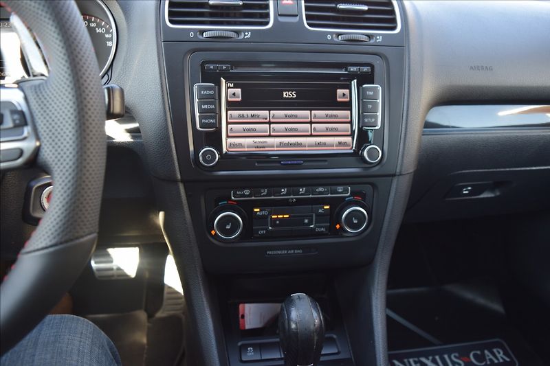 Volkswagen Golf 2,0 GTI 6 PO SERVISE AUTOMAT - fotka 32 z 45