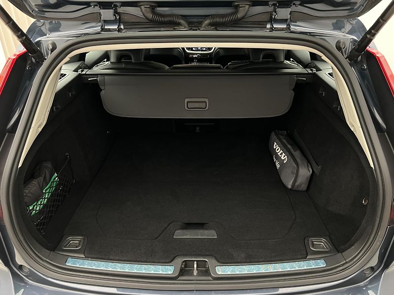 Volvo V60 CC D4 AWD AUT CZ 1. maj. - fotka 5 z 43