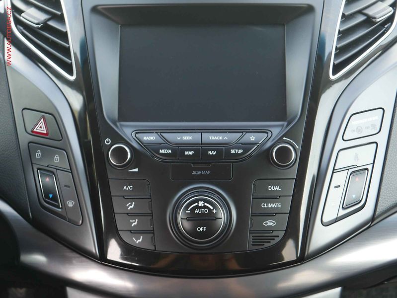 Hyundai i40 (2018) 1.6CRDi, ČR, TZ, výhř.sed. - fotka 16 z 17