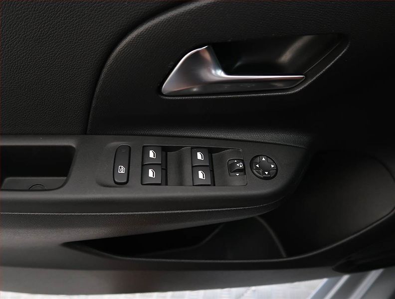 Opel Corsa (2023) Elegance 50 kWh, SoH 96% - fotka 24 z 28