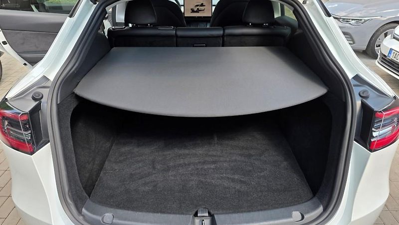 Tesla Model Y (2023) Long Range AWD DE SoH 90.2% - fotka 10 z 39
