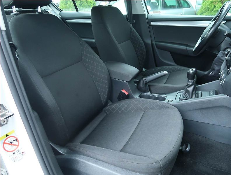 Škoda Octavia (2019) 1.6 TDI, Tempomat - fotka 9 z 14