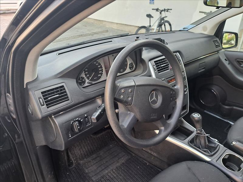 Mercedes-Benz Třídy B B180 i   1,7 - fotka 16 z 35