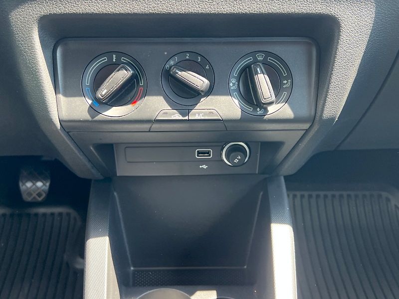 Škoda Fabia (2022) kombi Ambition 1.0 TSI 70 kW 5 - fotka 23 z 28