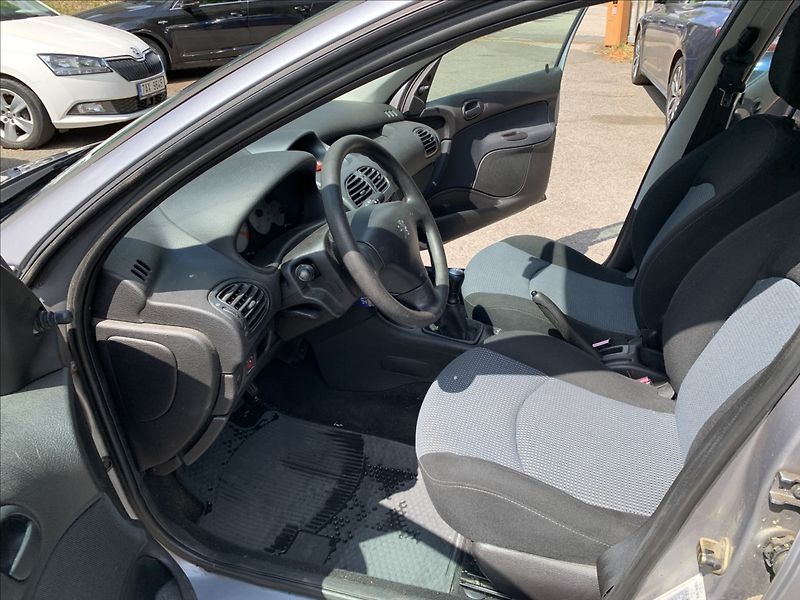 Peugeot 206 1,4 i,ČR - fotka 13 z 17