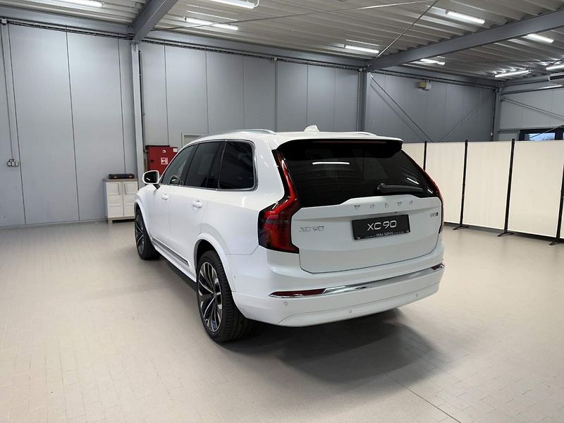 Volvo XC90 (2026) B5 2.0L 250+14k AT8 AWD PLUS B - fotka 3 z 6