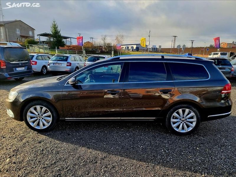 Volkswagen Passat (2012) 1,6 TDi 77KW - fotka 4 z 23
