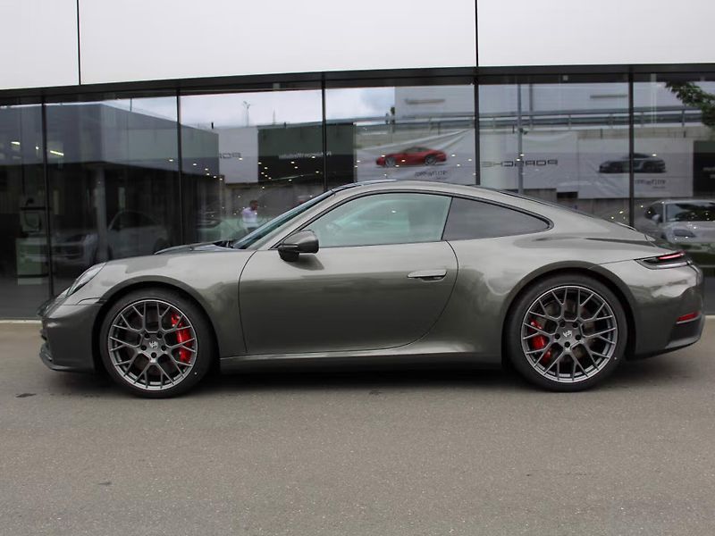 Porsche 911 (2026) Carrera 4S Lift InnoDrive BOSE - fotka 3 z 30