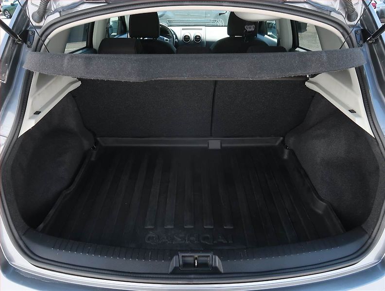 Nissan Qashqai (2013) 2.0, Automat, ČR,1.maj - fotka 14 z 21
