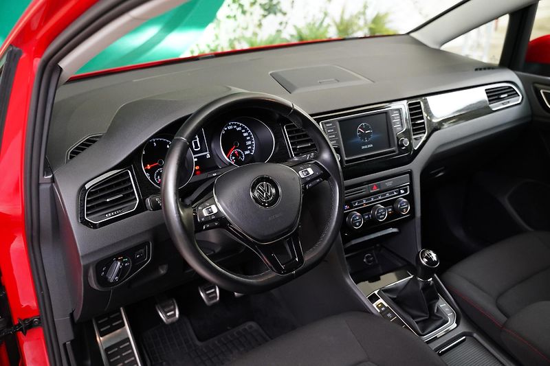 Volkswagen Golf Sportsvan - fotka 15 z 27