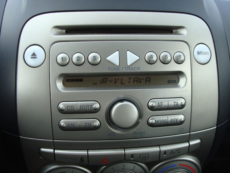 Subaru Justy 1.0i - fotka 13 z 25