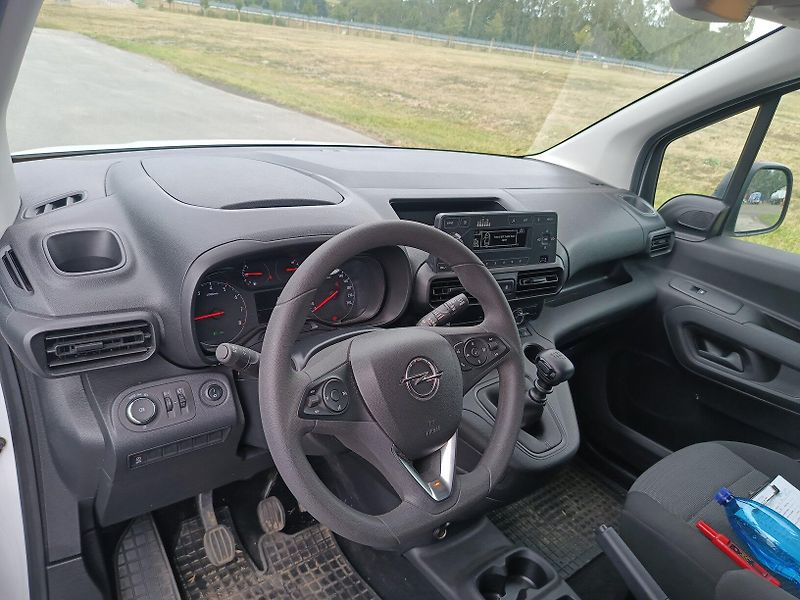 Opel Combo 1.2T - fotka 26 z 31