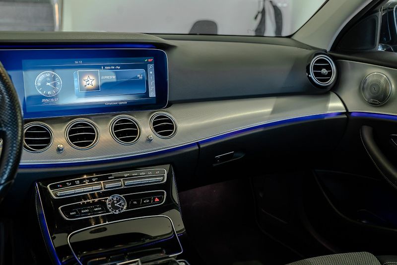 Mercedes-Benz Třídy E (2017) E 220 d/HUD/360/BUR/TOP - fotka 12 z 16