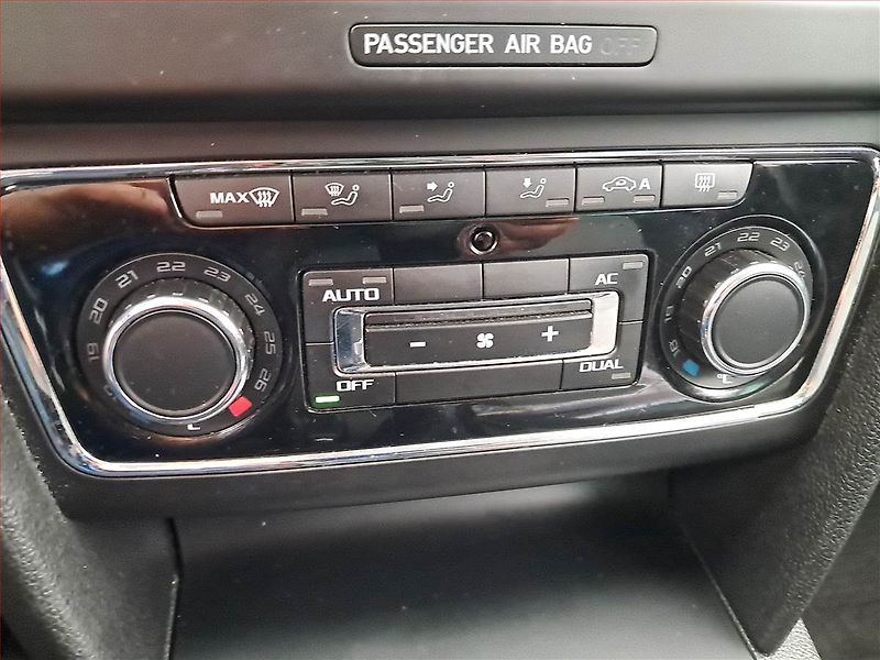 Škoda Superb (2011) Ambition Plus 1.6 TDI, Navi - fotka 13 z 20