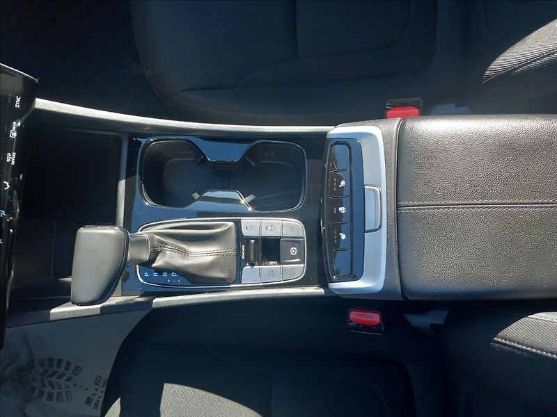 Hyundai Tucson 1,6 T-GDI 2WD DCT SMART - fotka 12 z 21