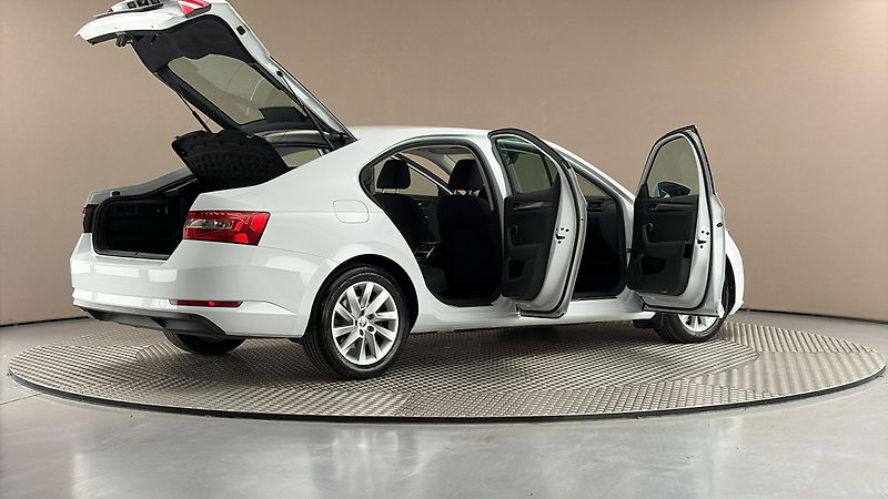 Škoda Superb 2.0 TDI DSG 4x4 Style - fotka 6 z 27
