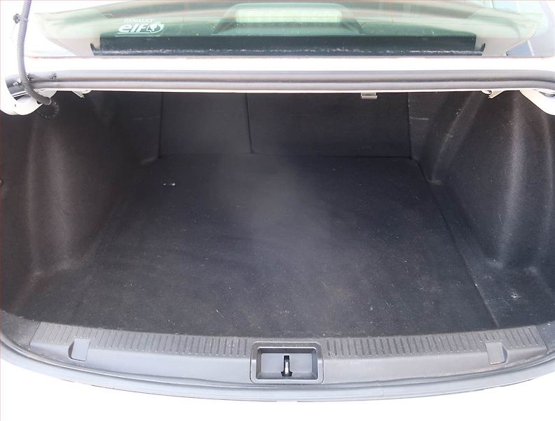 Renault Fluence (2012) 1.6 16V, po STK, jezdí výborně - fotka 13 z 17