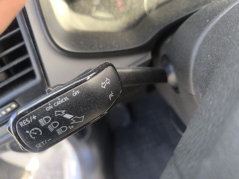 Seat Leon TDI,KRÁSNÝ,1MAJ58L,SERVISKA - fotka 21 z 28