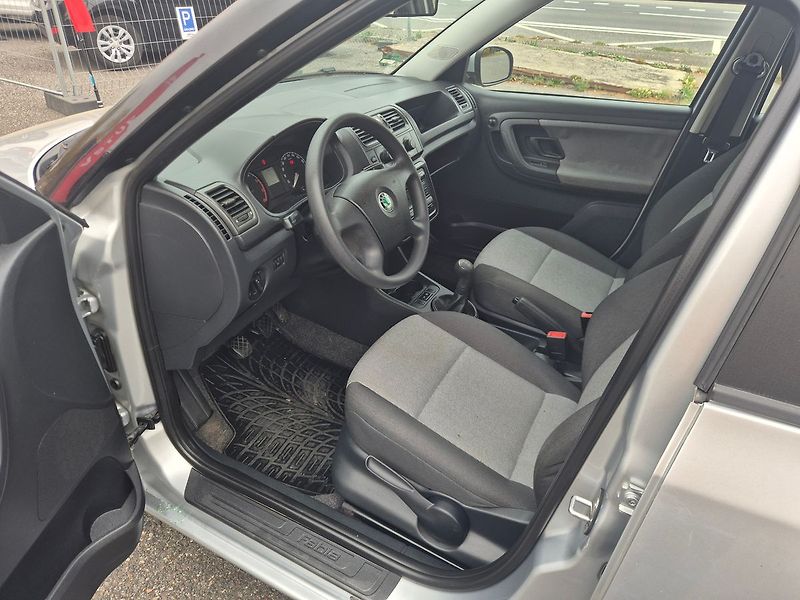Škoda Fabia 1.4i 63kW, nová STK - fotka 9 z 17