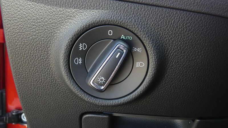 Škoda Superb 2,0 TDI DSG Style - fotka 10 z 26