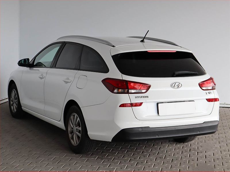 Hyundai i30 (2017) 1.0 T-GDI, Serv.kniha - fotka 4 z 17
