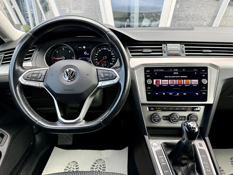 Volkswagen Passat 2,0TDI R-Line Design Navi - fotka 25 z 43
