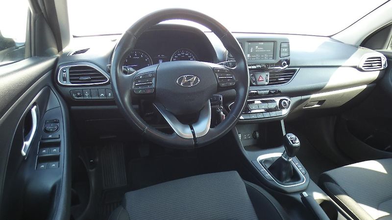 Hyundai i30 Kombi 1,0 T-GDI Trikolor - fotka 5 z 24