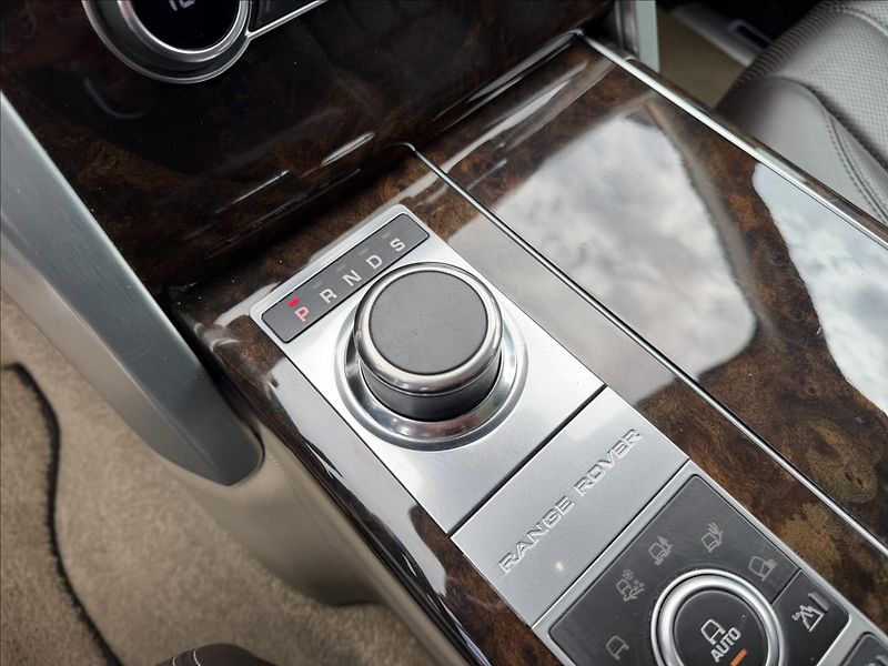 Land Rover Range Rover 5,0 S/C V8 Autobiography DPH - fotka 32 z 44