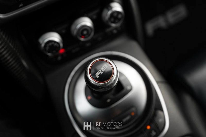 Audi R8 (2010) R8 5.2 V10 quattro 386kW - fotka 30 z 46