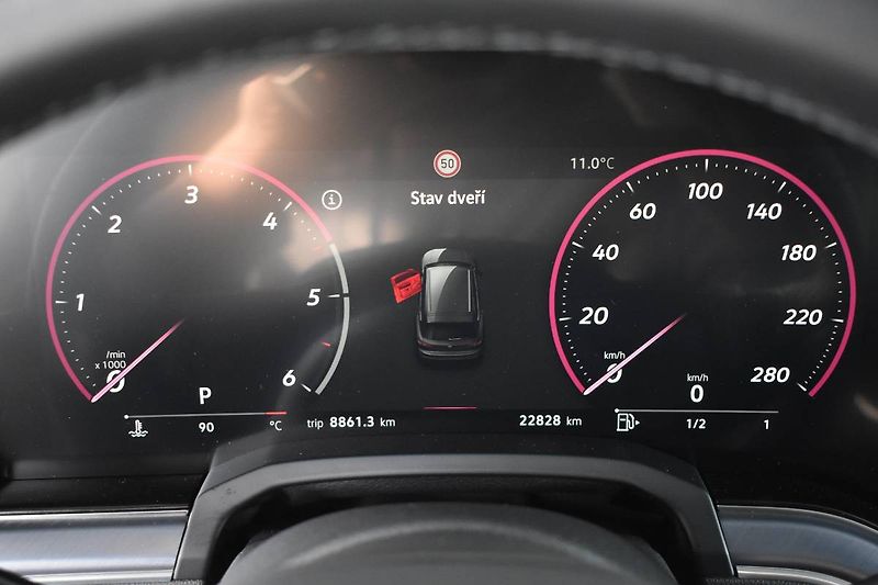Volkswagen Touareg (2025) R-Line 3.0TDI 210kW,webasto,ta - fotka 17 z 32