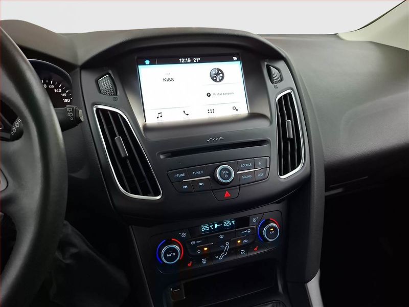 Ford Focus (2018) 1.0 EcoBoost, Tempomat - fotka 12 z 14