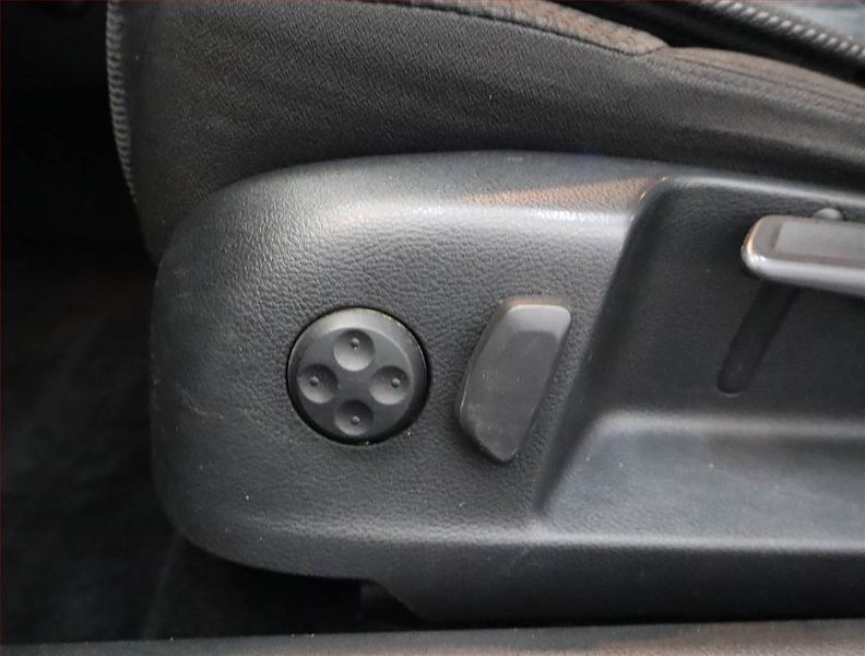 Volkswagen Passat (2007) Business 2.0 TDI, po STK - fotka 21 z 21