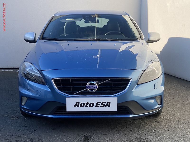 Volvo V40 (2015) 2.0 D2, 1.maj, R-design, navi - fotka 2 z 18