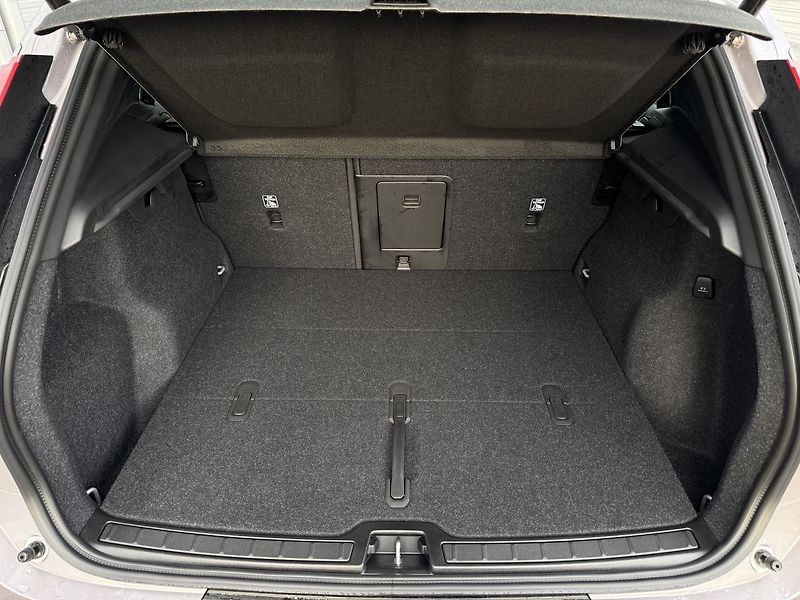 Volvo XC40 (2026) PLUS DARK B3, 360°, PIXEL LED - fotka 14 z 20