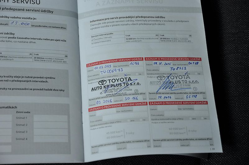 Toyota Corolla 1.8 Hybrid KOMBI - fotka 20 z 21