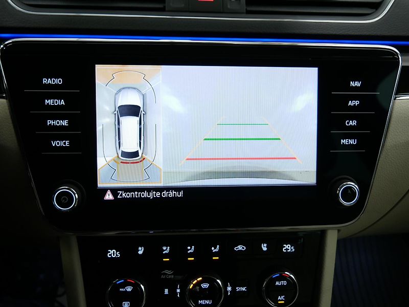 Škoda Superb - fotka 16 z 25