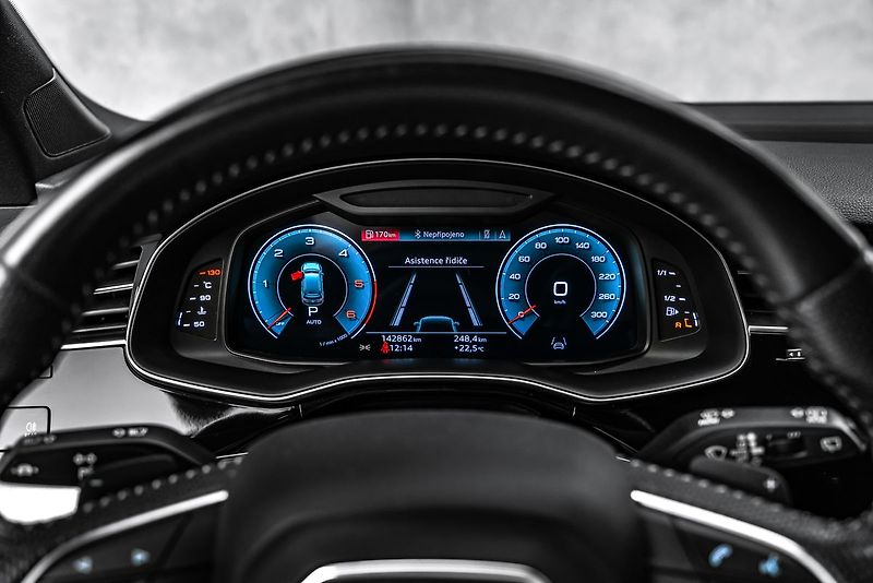 Audi Q7 50TDI Q S-line LED B&O - fotka 22 z 24