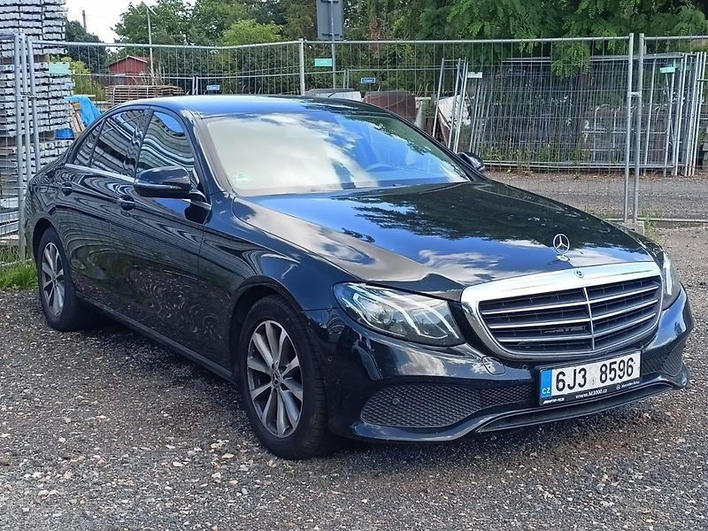 Mercedes-Benz Třídy E (2018) E 200d / poškozen motor - fotka 7 z 23