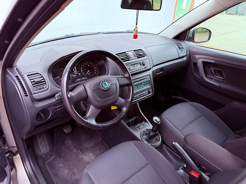 Škoda Fabia 1.2 TSi Elegance, Serviska - fotka 14 z 24