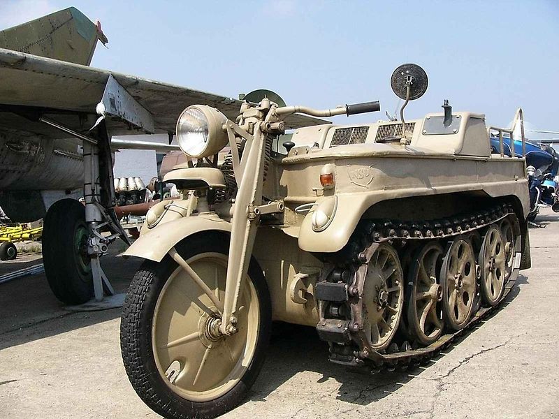 Jízdní ukázka Kettenkradu na srazu vojenských historických vozidel. Foto: Wikimedia Commons, Glunggebauer, CC BY-SA 4.0