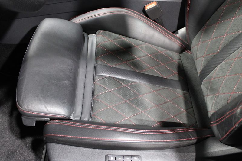 Škoda Octavia 2,0 TDI RS 147KW 4x4 zánovní - fotka 33 z 39
