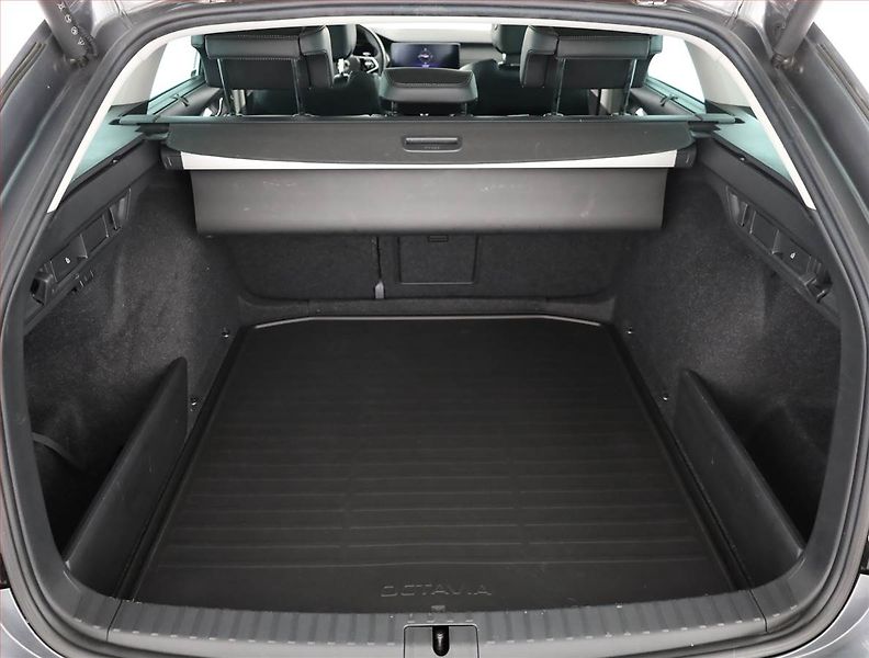 Škoda Octavia (2023) Style 2.0 TDI - fotka 17 z 18