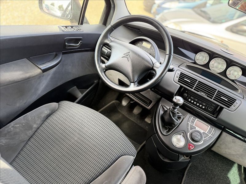 Citroën C8 2,0 HDI 100kW XENONY,TAŽNÉ - fotka 20 z 27