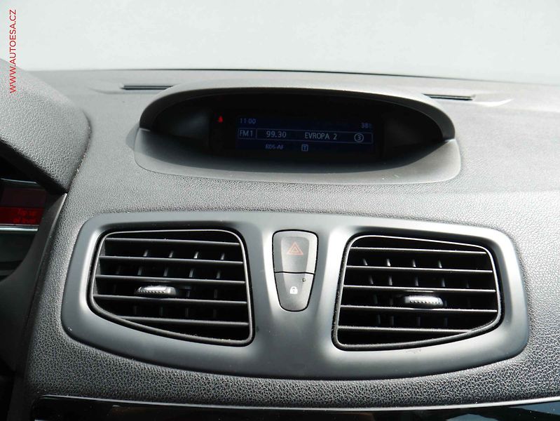 Renault Fluence (2013) 1.6i, 1.maj,ČR, AC, tempo - fotka 16 z 19